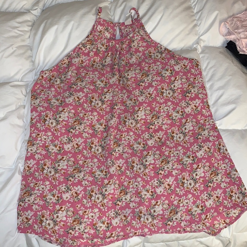 Women’s tank top blouse with small keyhole on the back size xl